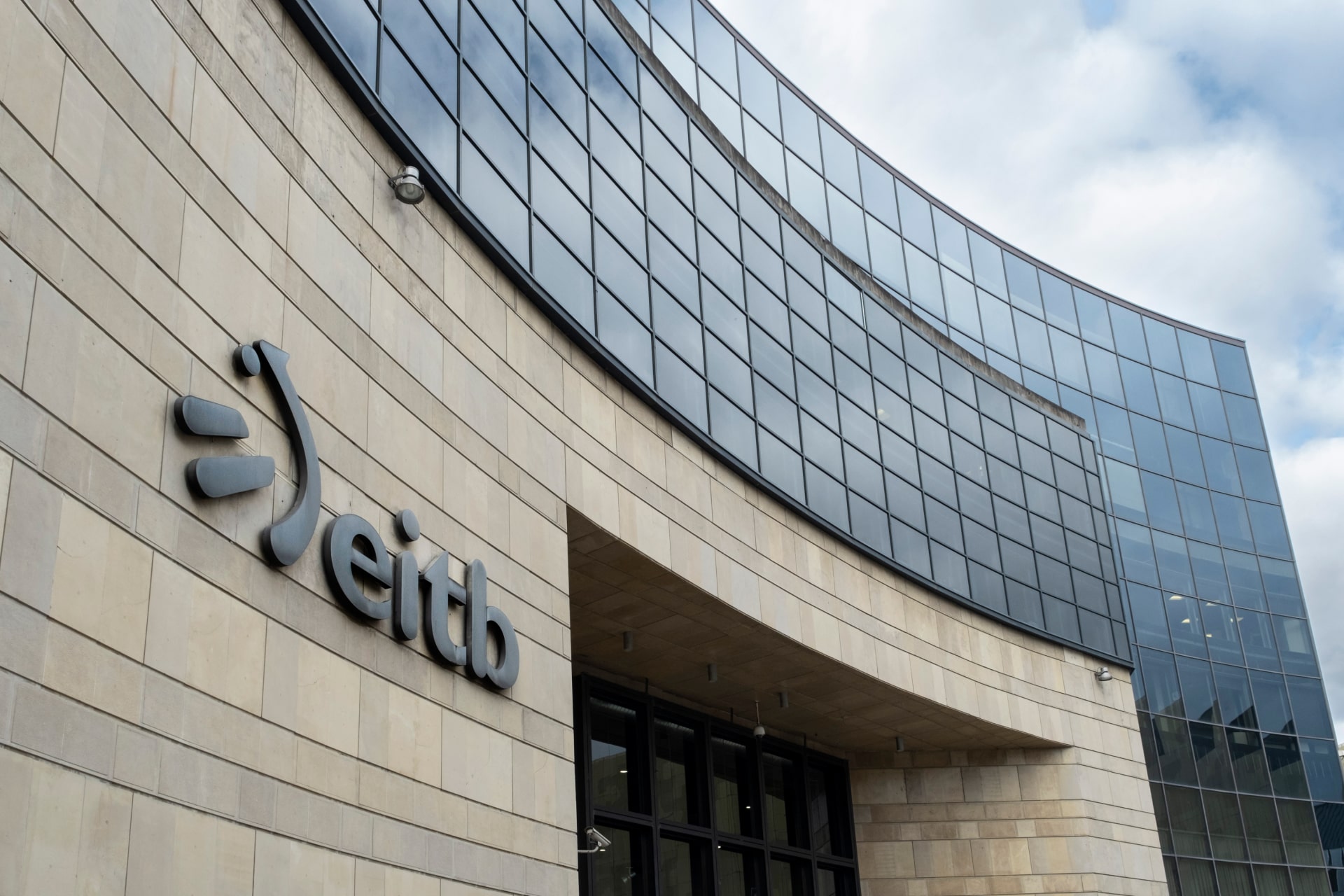 <p>EiTB integra en sus instalaciones diversos sistemas matriciales de NTP</p>